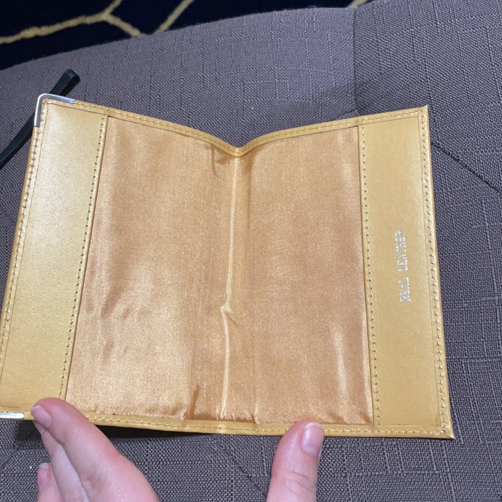 Yellow leather passport cover - Picture 2 of 4